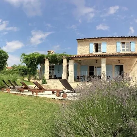 Hochwertig Ausgestattete Ferienvilla Mit Grossem Garten- Und Poolbereich Holiday home